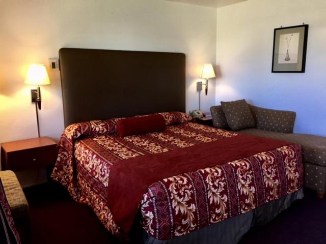 Deluxe King Room interior